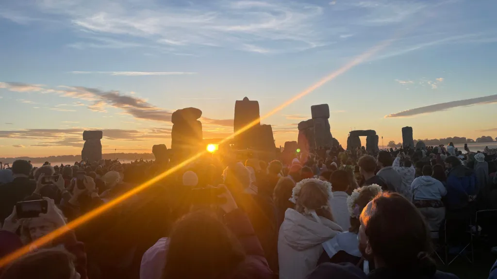 En imágenes: Nadadores y excursionistas disfrutan del solsticio.