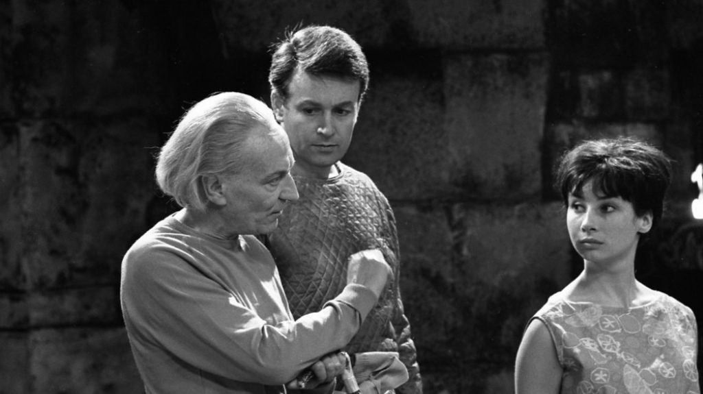  (l-r) William Hartnell as Dr Who and William Russell as Ian Chesterton and Carole Ann Ford as Susan.
