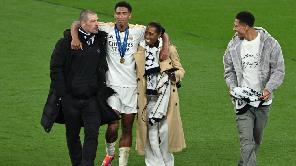 Jude Bellingham celebrates with his family after winning the Champions League with Real Madrid at Wembley