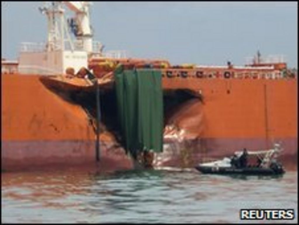 Oil tanker leak off Singapore 'largely contained' - BBC News