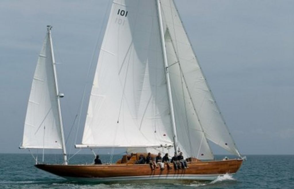 bloodhound yacht