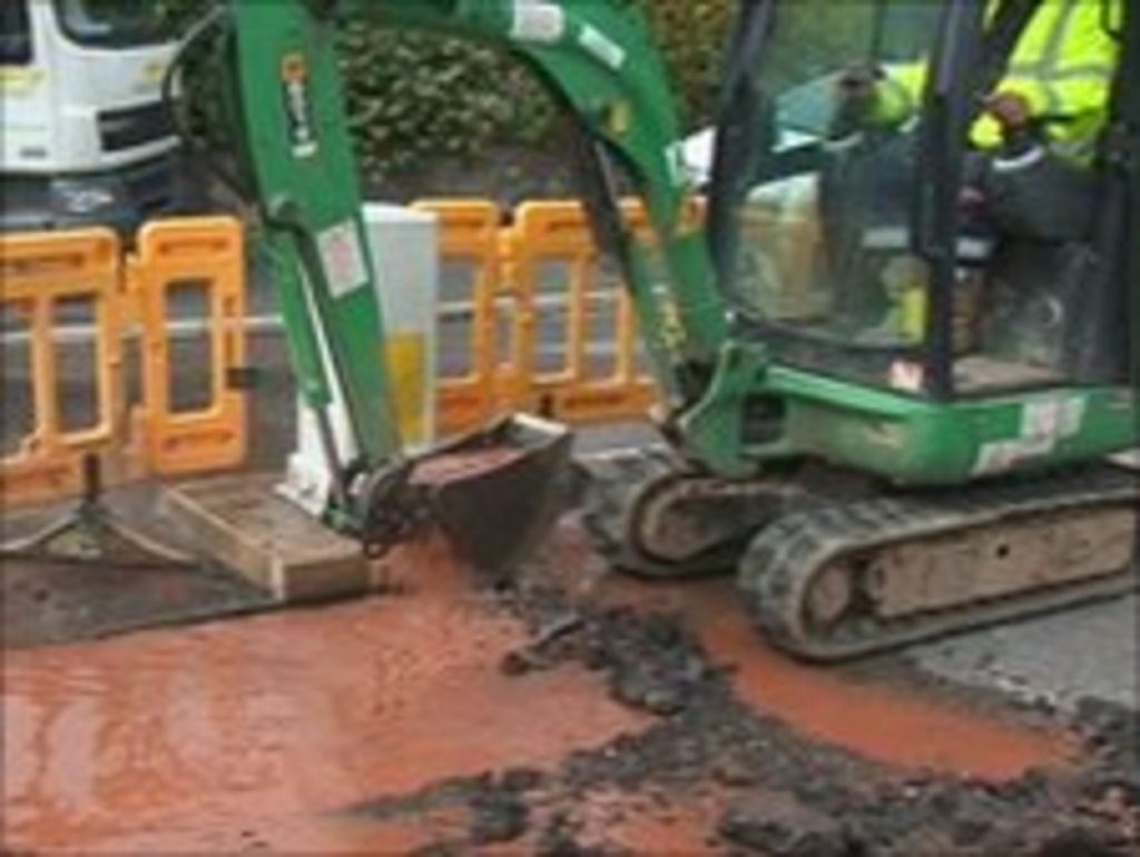 Three Exmouth water mains burst affecting 2,000 homes BBC News
