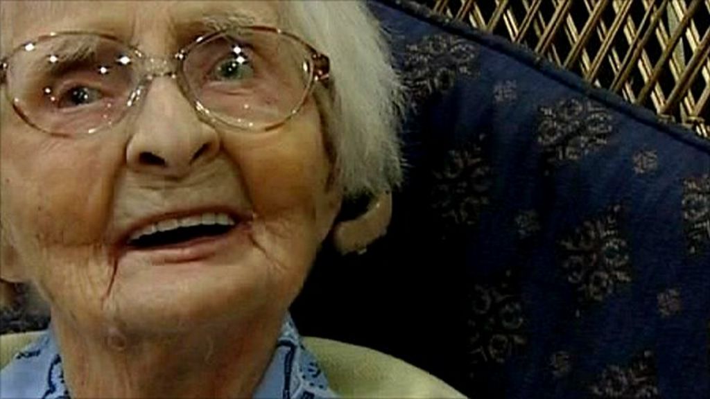 Gateshead Grandmother Dies As Uks Oldest Person At 111 Bbc News