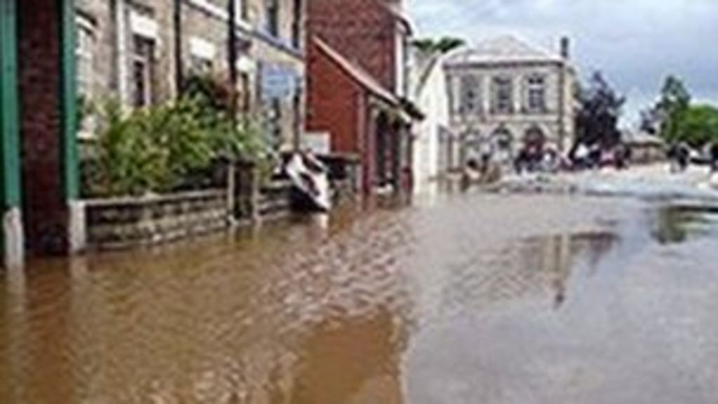 Floodhit Pickering to get £800,000 defences BBC News