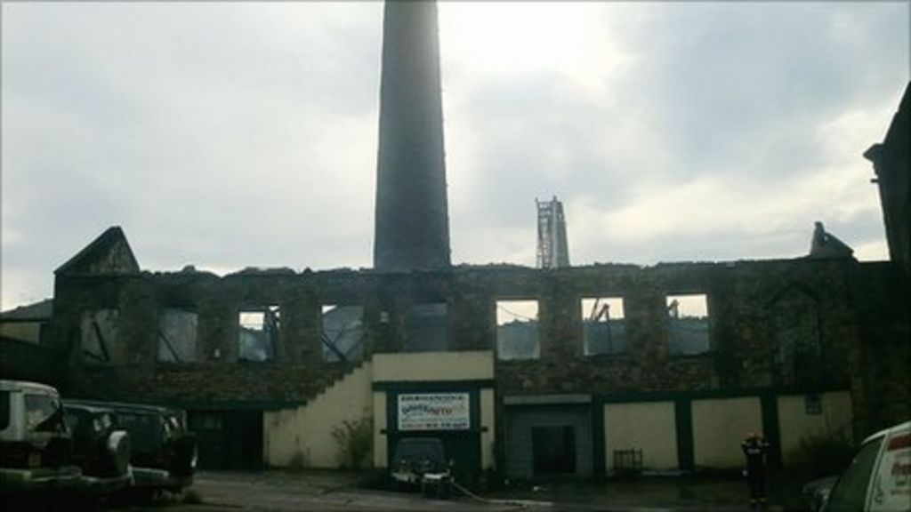 Explosions heard during Oswaldtwistle mill fire BBC News