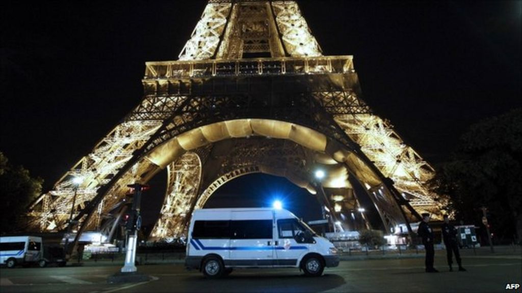 Eiffel Tower Evacuated After Bomb Alert - BBC News