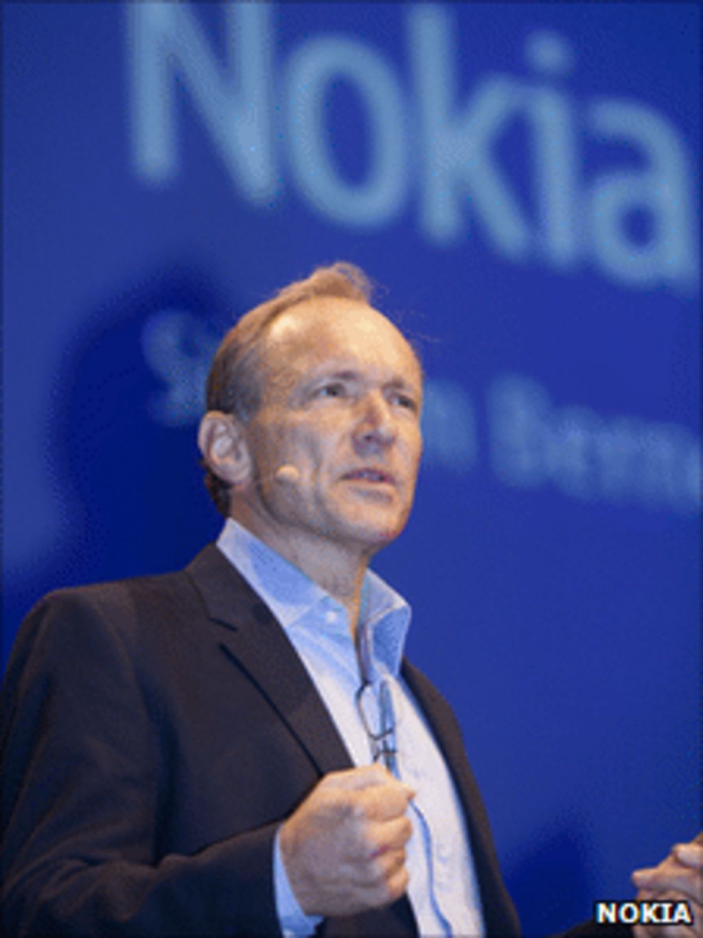 Tim Berners-Lee calls for free internet worldwide - BBC News