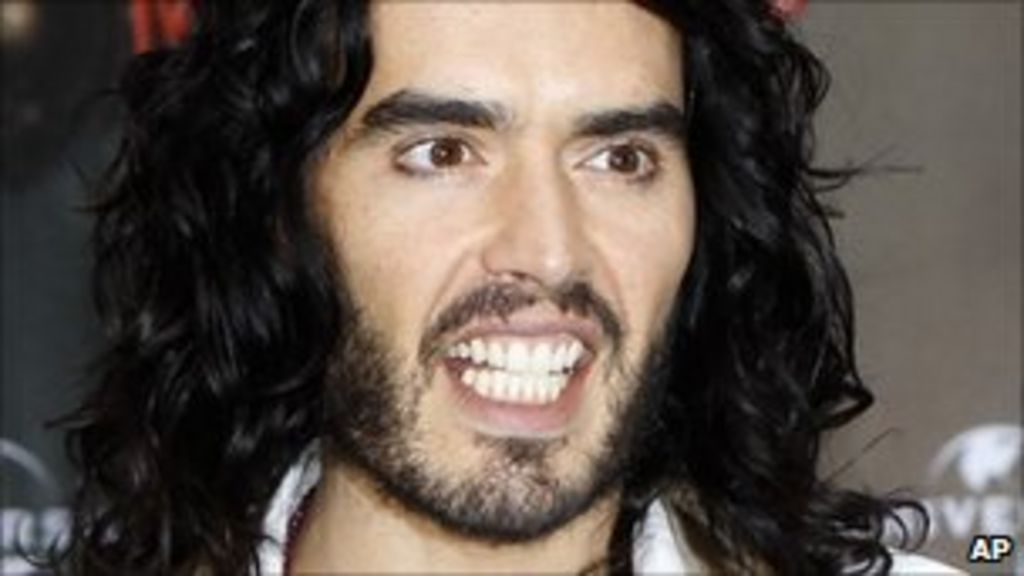 Russell Brand arrested for LA airport 'assault' - BBC News