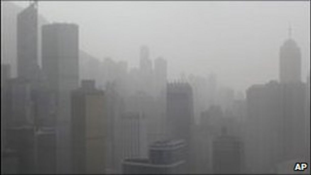 Hong Kong pollution 'prompts 25% to consider leaving' - BBC News