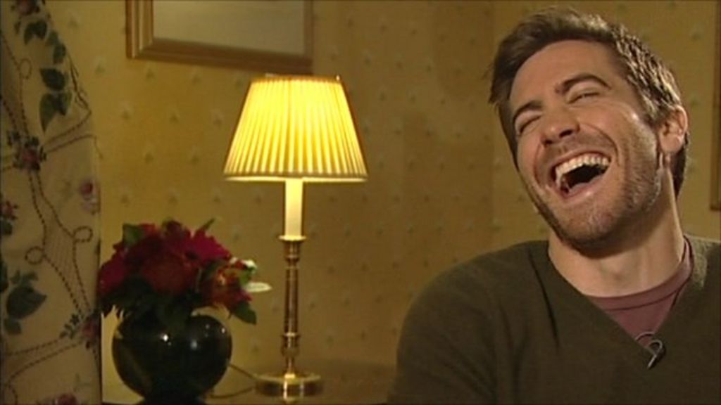 Jake Gyllenhaal on acting naked with Anne Hathaway - BBC News