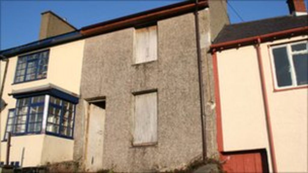 Gwynedd council forces Talysarn derelict house sale BBC News