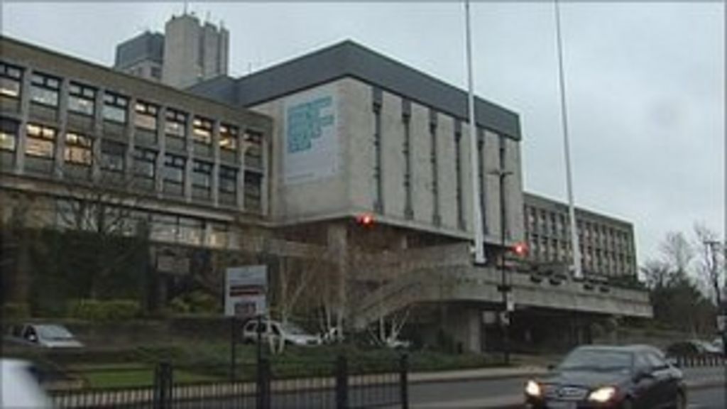 Oldham Council Agrees To Cut Councillors By A Third BBC News