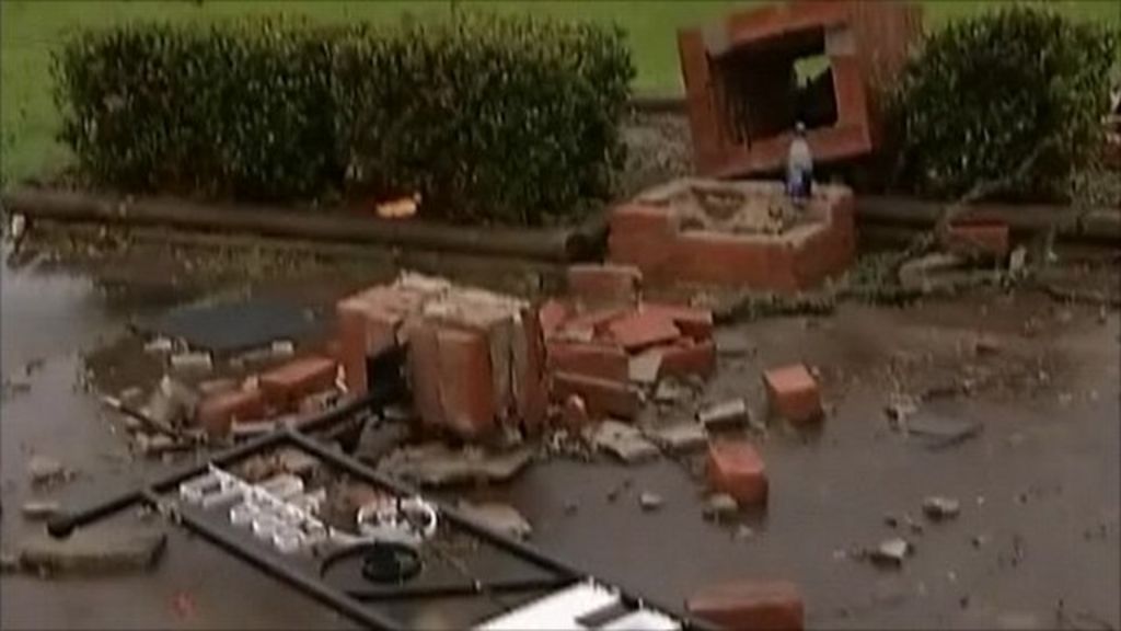 US 'tornado' smashes town of Rayne in Louisiana BBC News
