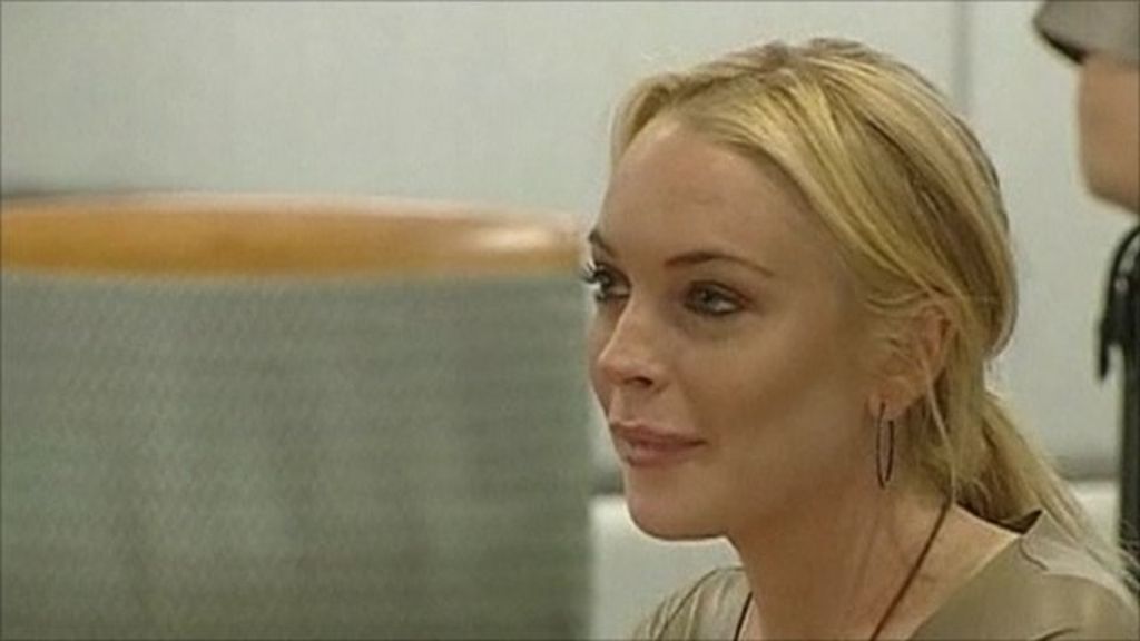 Lindsay Lohan back in court on theft charge BBC News