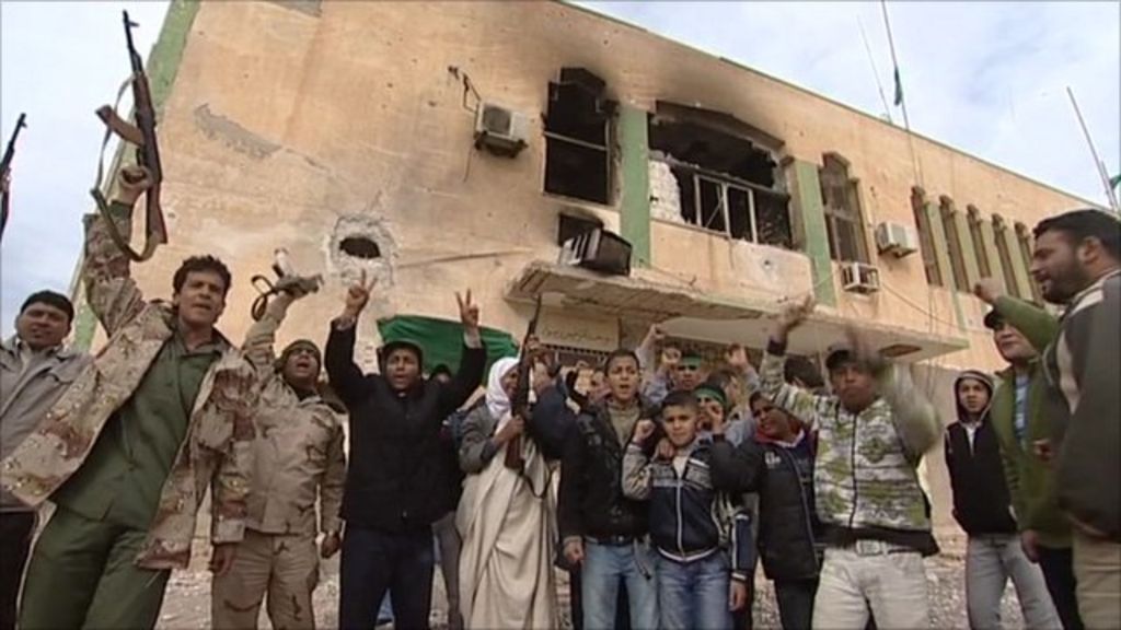 Gaddafi troops force rebels out of towns - BBC News