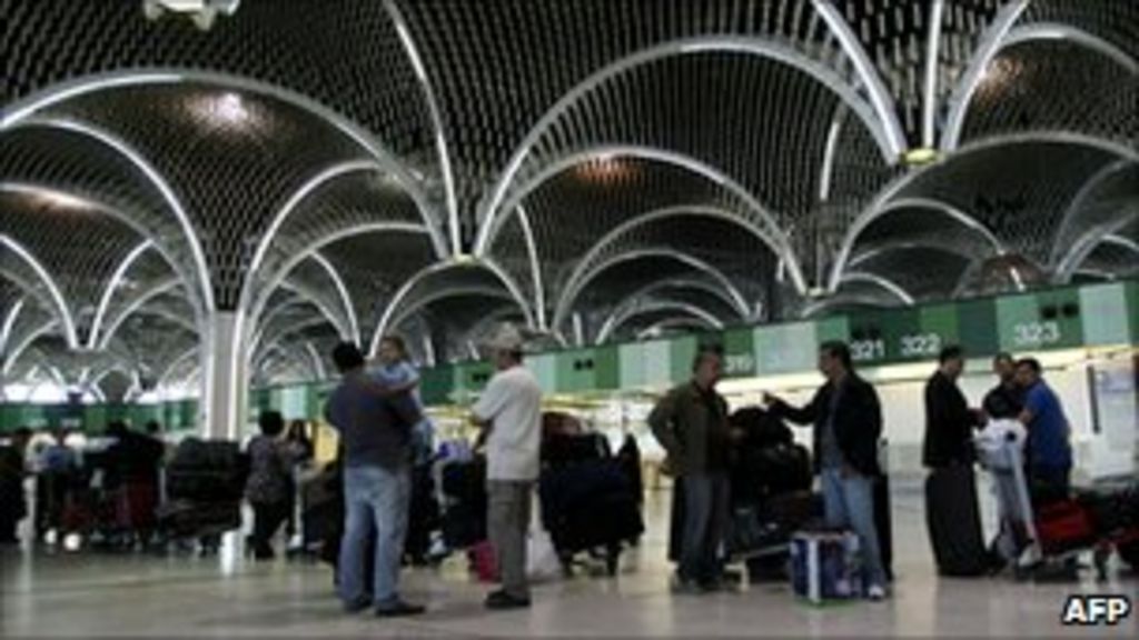 Life in Iraq as seen by travellers at Baghdad airport BBC News