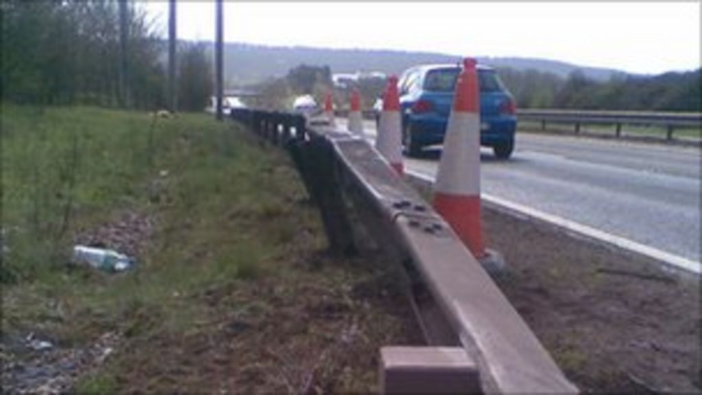 Berkshire teenagers killed in Marlow bypass crash BBC News