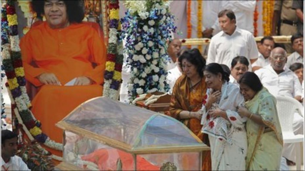 Sai Baba death Mourners flock to Indian guru's ashram BBC News