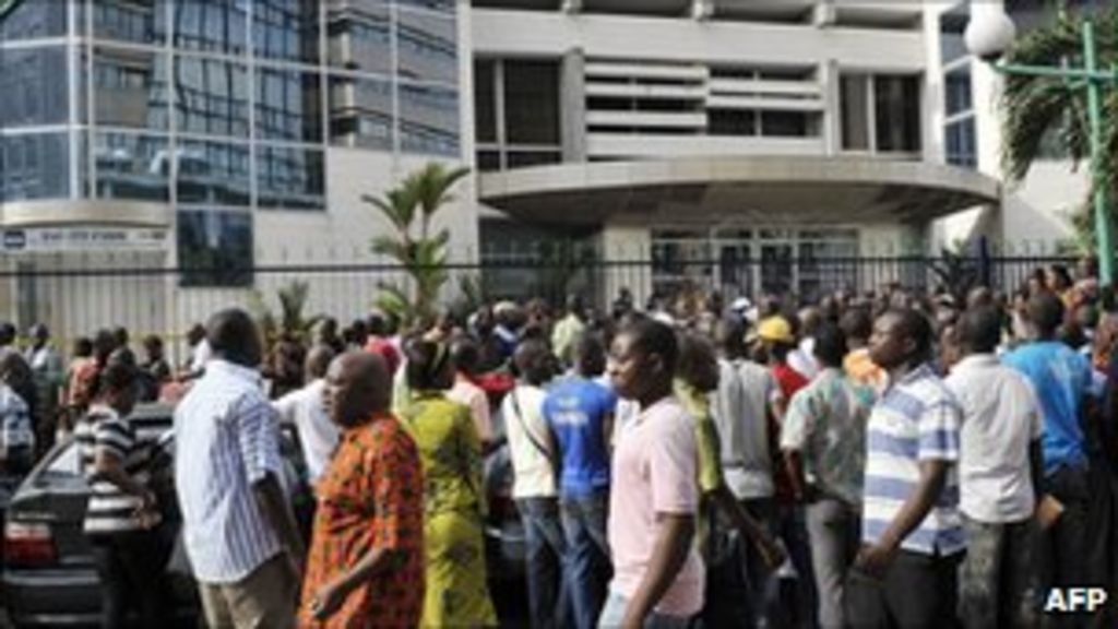 Rush as Ivory Coast banks reopen