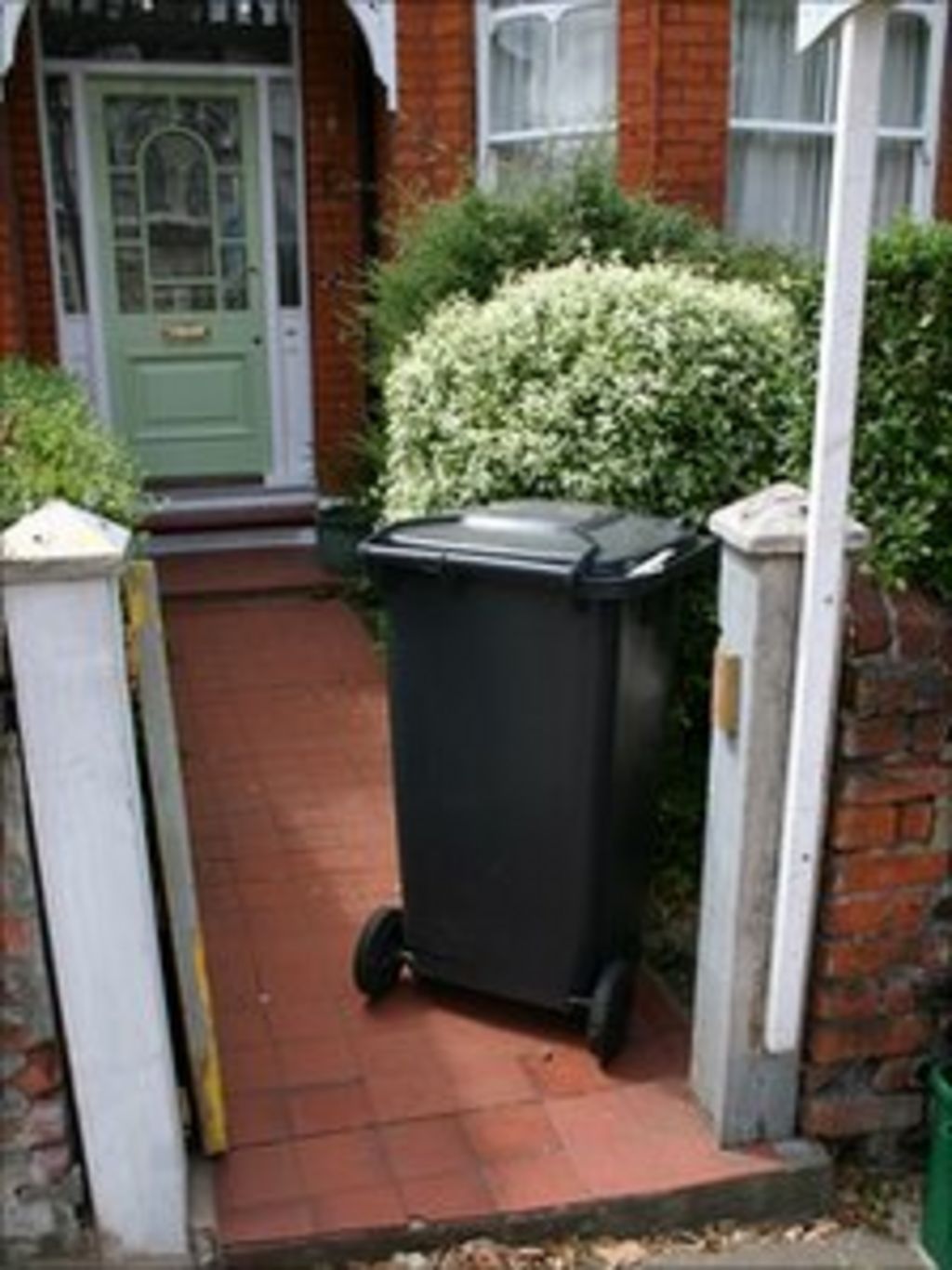 Smaller bins 'key' for Newport recycling boost report BBC News