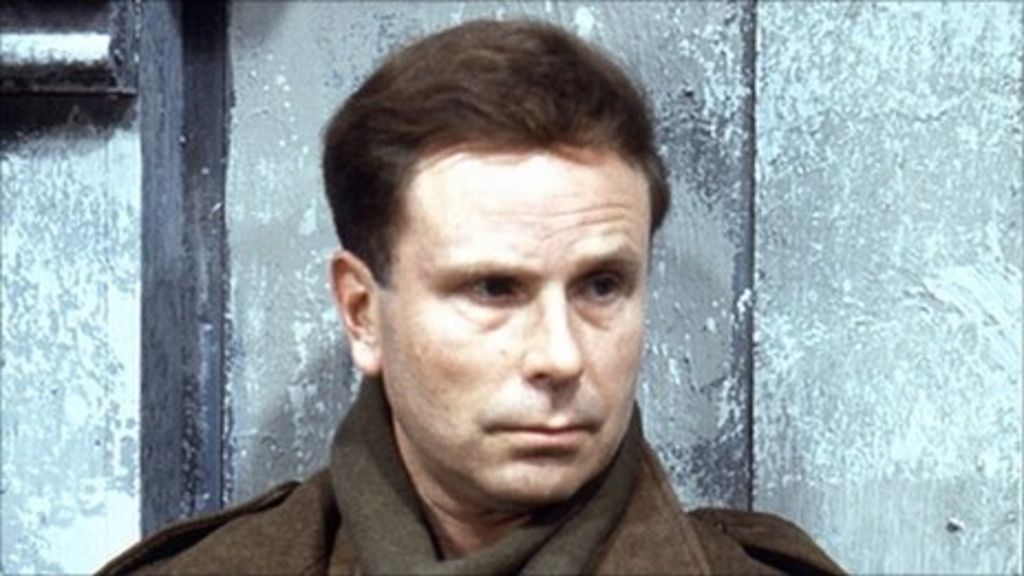 Colditz Actor Edward Hardwicke Dies Aged 78 Bbc News