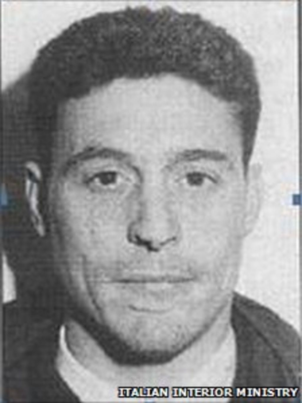 Italy holds 'super-fugitive' mafia suspect Dell'Aquila - BBC News