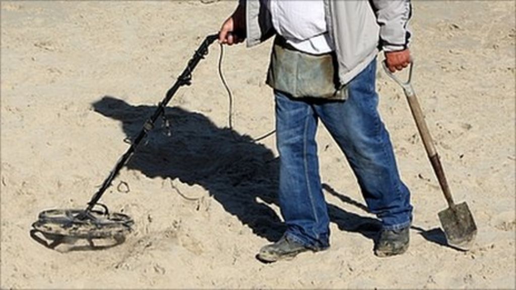 Bolingbroke Castle target of illegal metal detecting BBC News