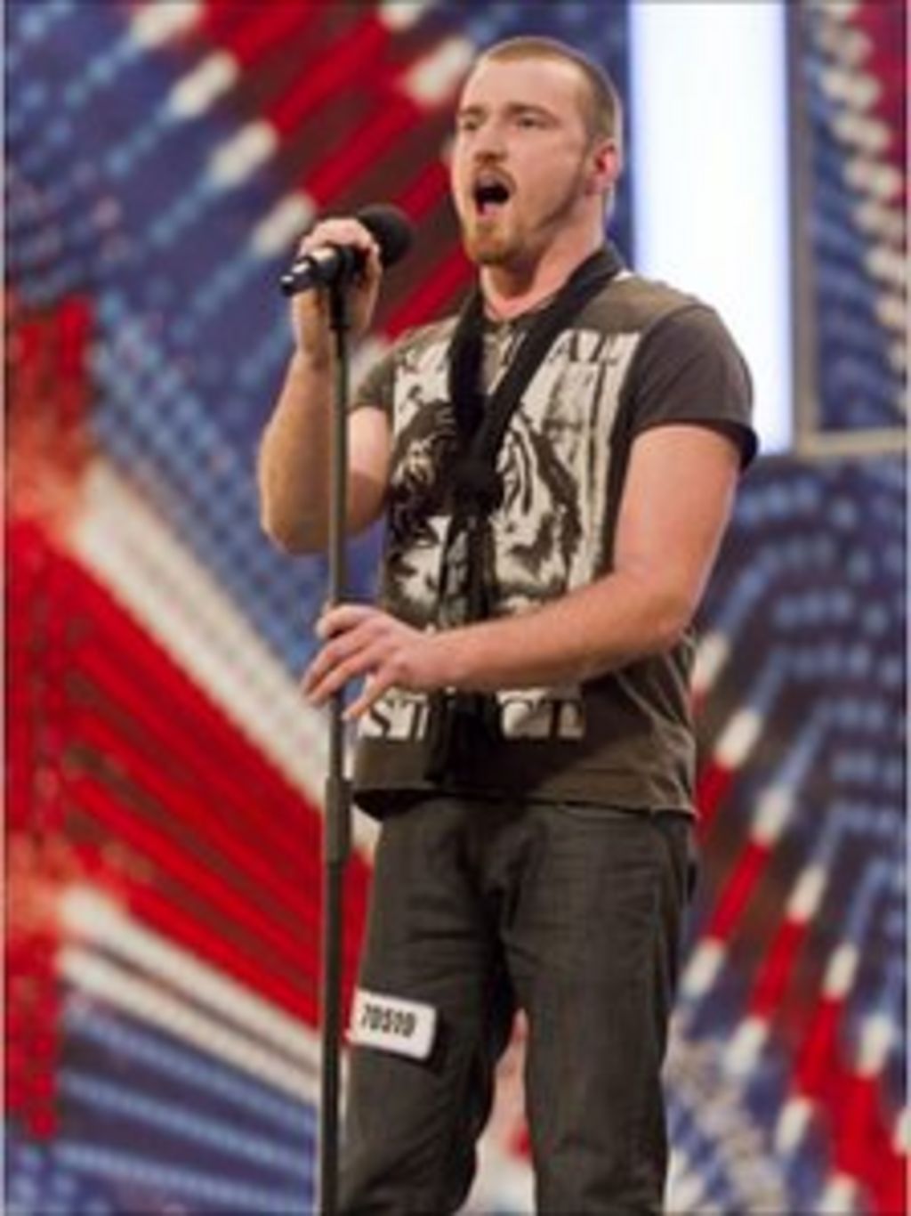 Britain's Got Talent: Jai McDowall through to final - BBC News
