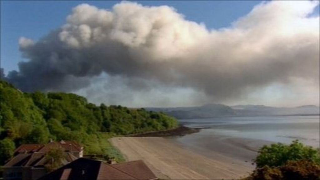 Footage of Fife scrapyard fire BBC News