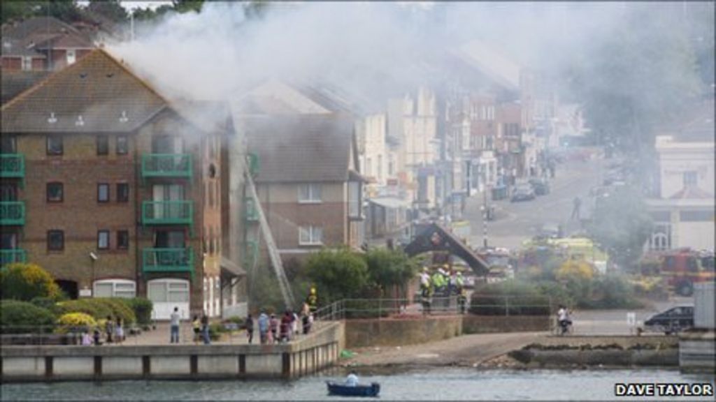 Evacuated Southampton Flats Raided After Fire - BBC News