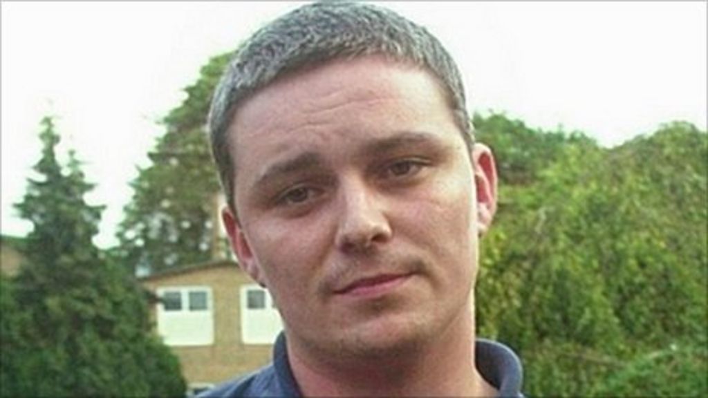 Ian Huntley Prisoner Admits Attacking Soham Killer Bbc News 