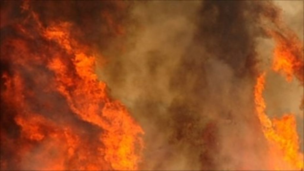 Residents flee fire in Golders Green BBC News