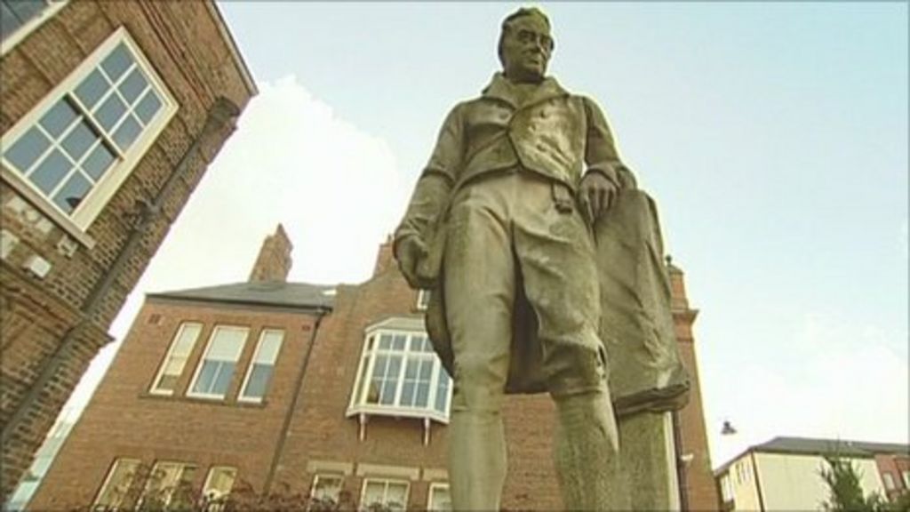 William Wilberforce statue in £10,000 restoration BBC News