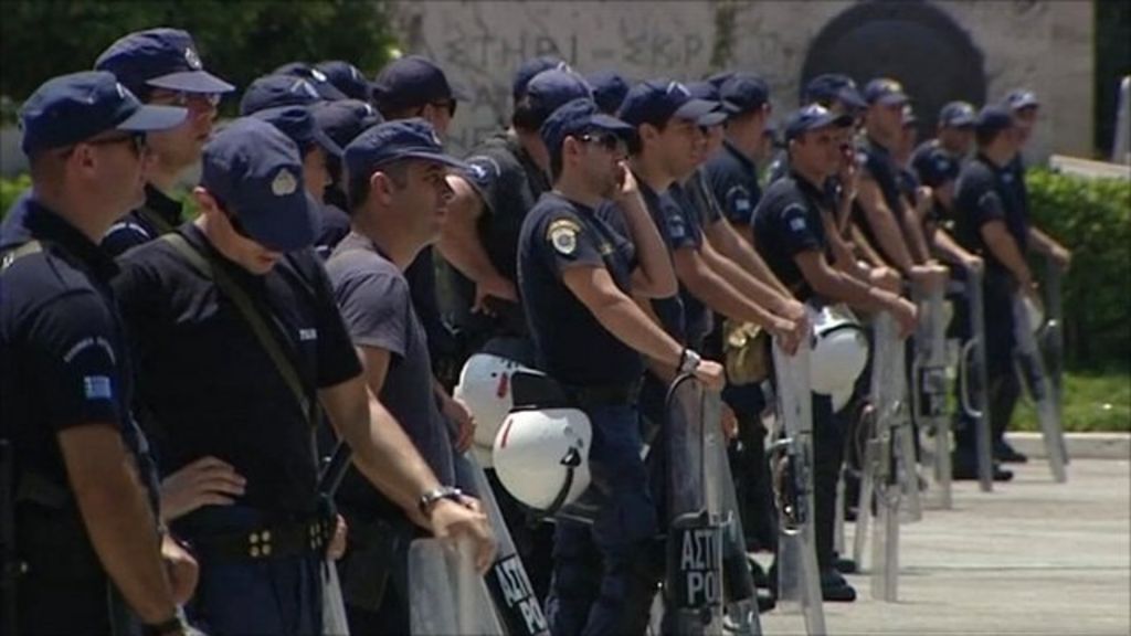 Greek MPs begin confidence vote