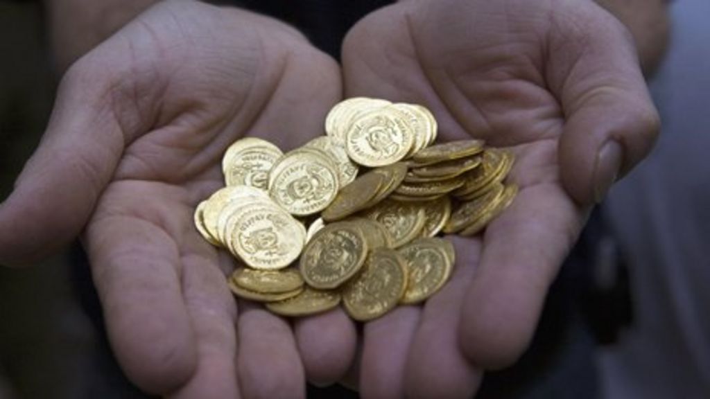 Gold hoard found in French cellar - BBC News