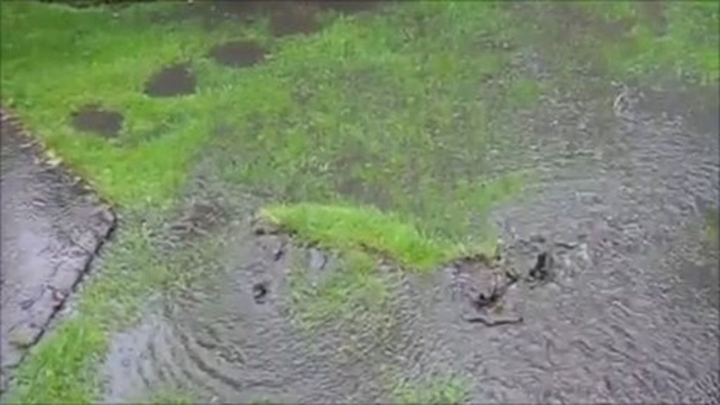 Crowborough family's garden flooded by 'black water' - BBC News