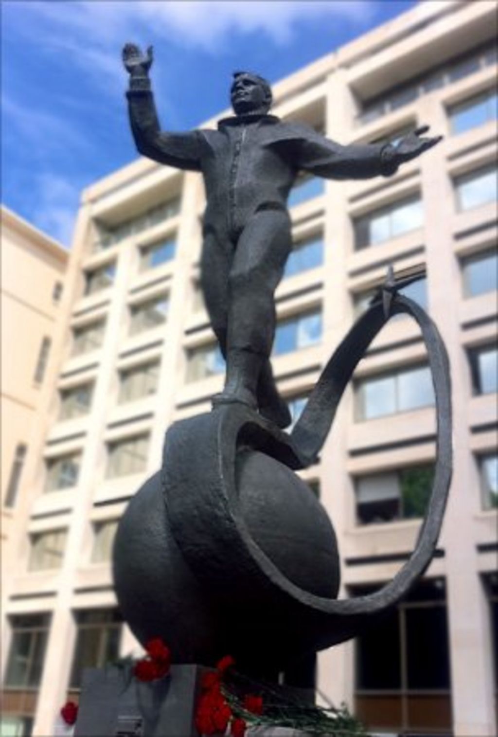 Gagarin statue unveiled in London BBC News