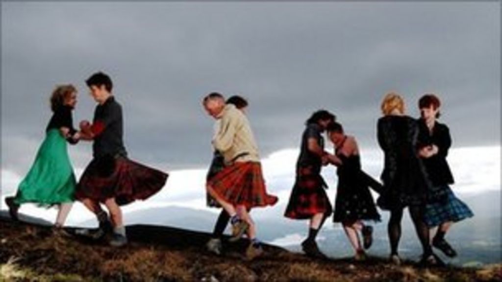Горные танцы Шотландия. Шотландский танец с мечами. Простонародные Шотландские танцы.