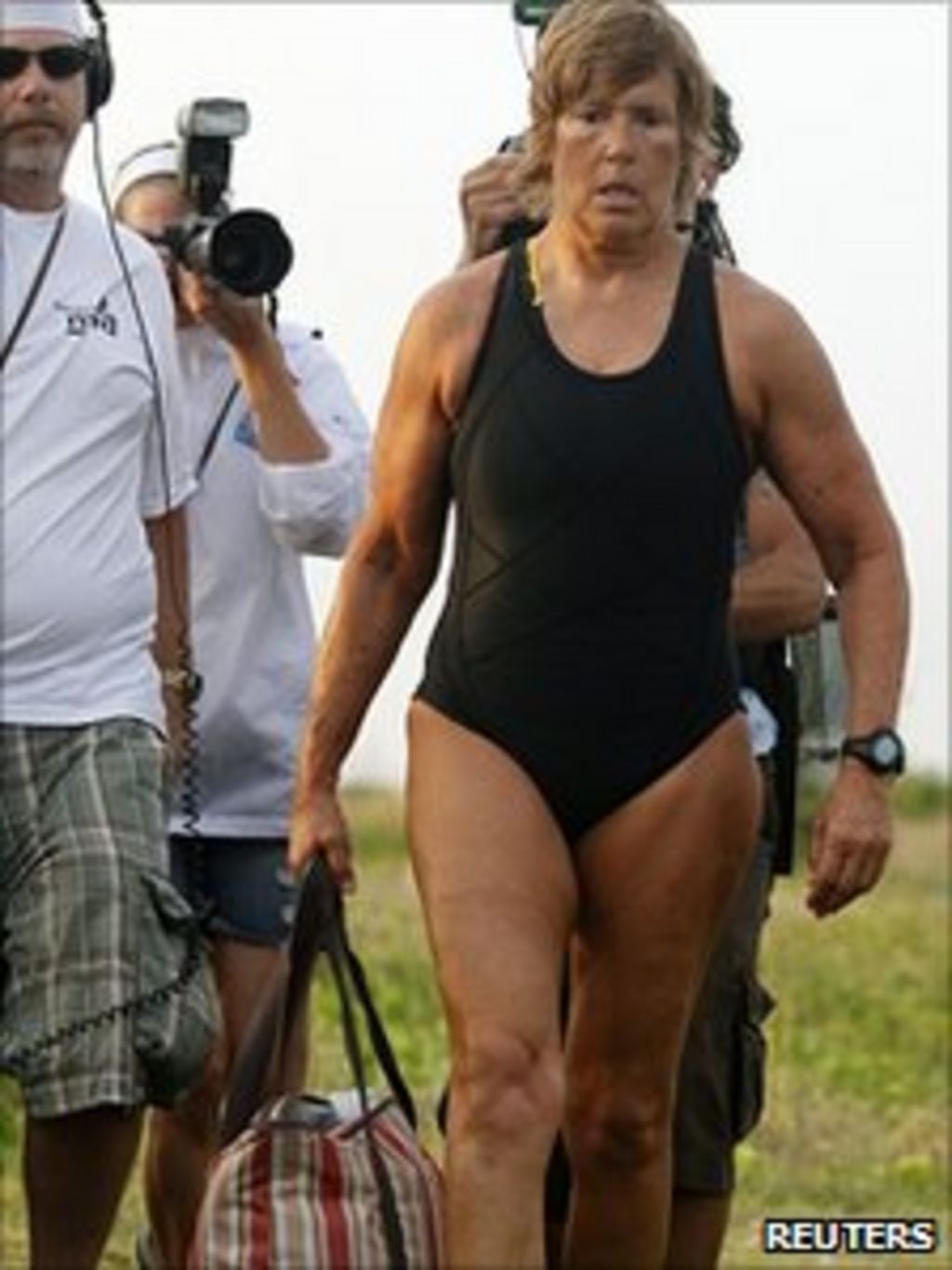 us-woman-diana-nyad-abandons-swim-from-cuba-to-florida-bbc-news