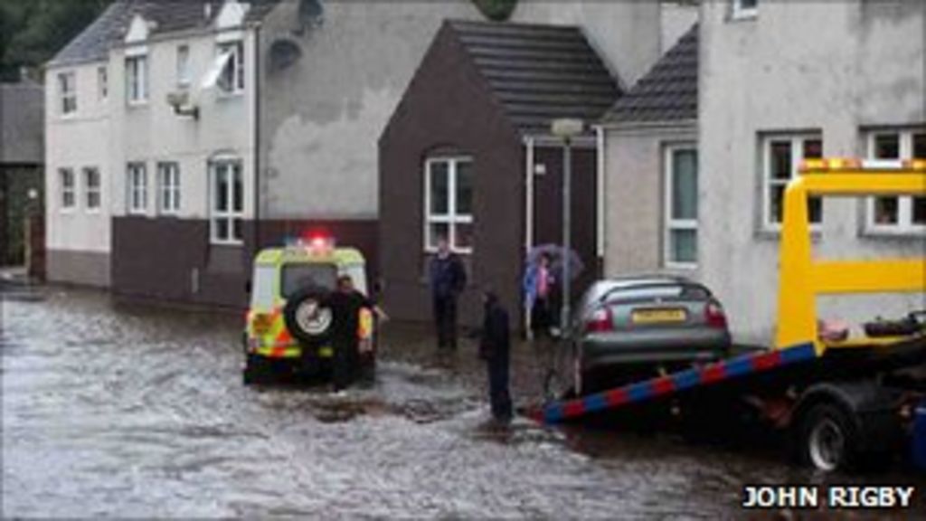 Scotland's road and rail network hit by flooding BBC News