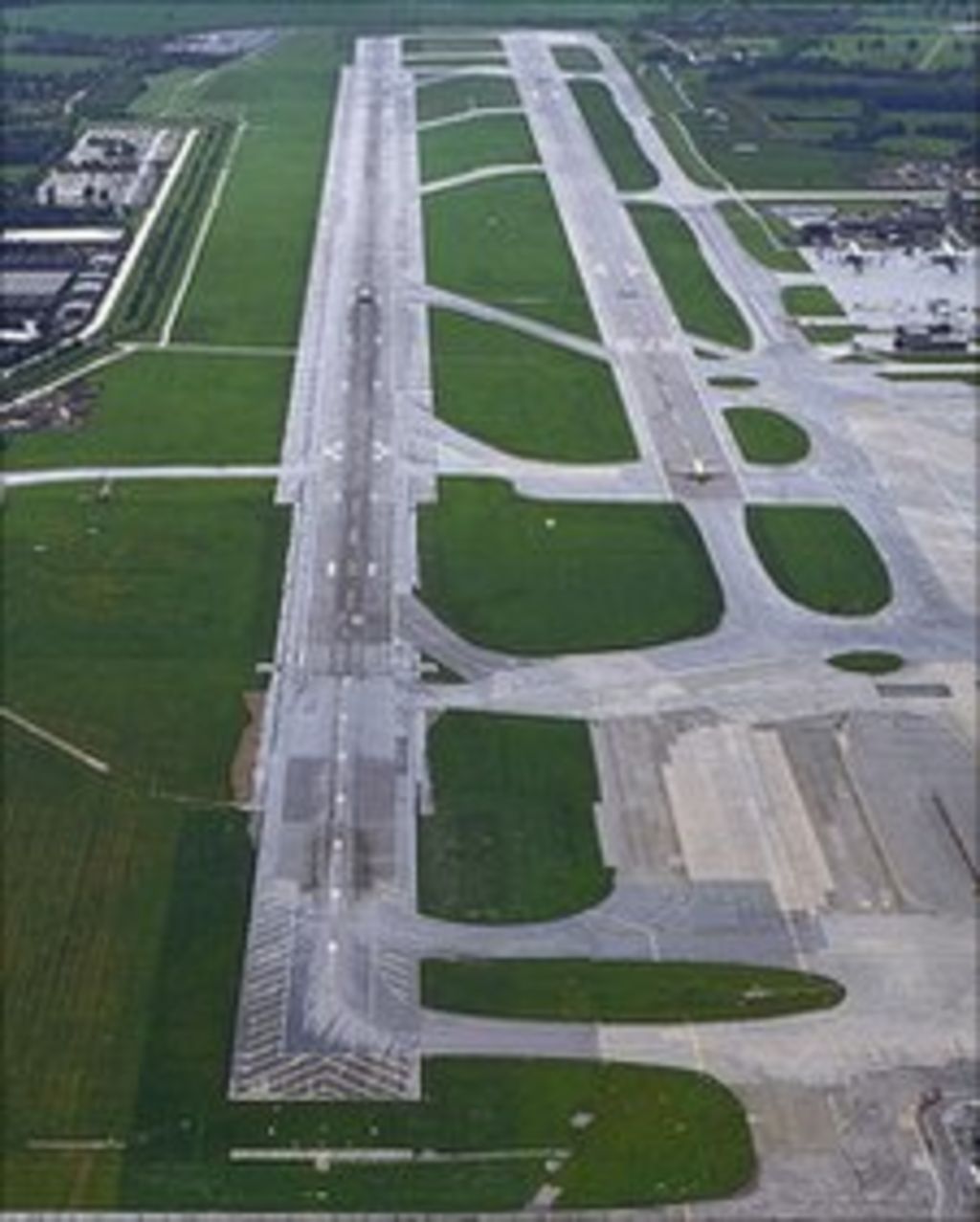 gatwick-airport-sets-out-500m-runway-upgrade-plan-construction