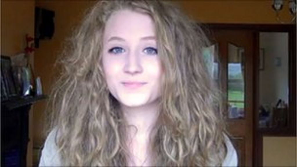 Omagh teen Janet Devlin wows X Factor judges pic