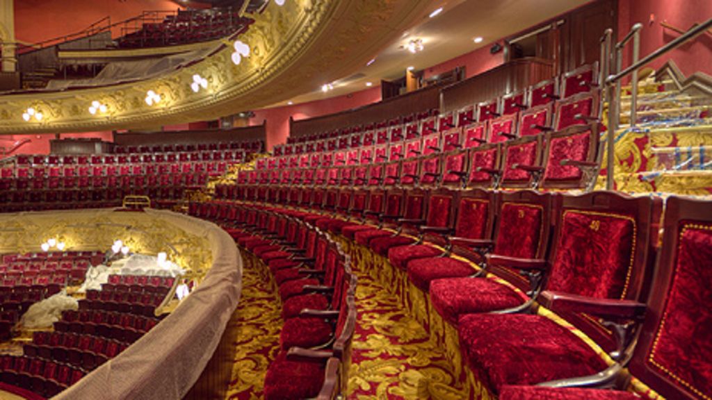Newcastle Theatre Royal reopens after renovation - BBC News