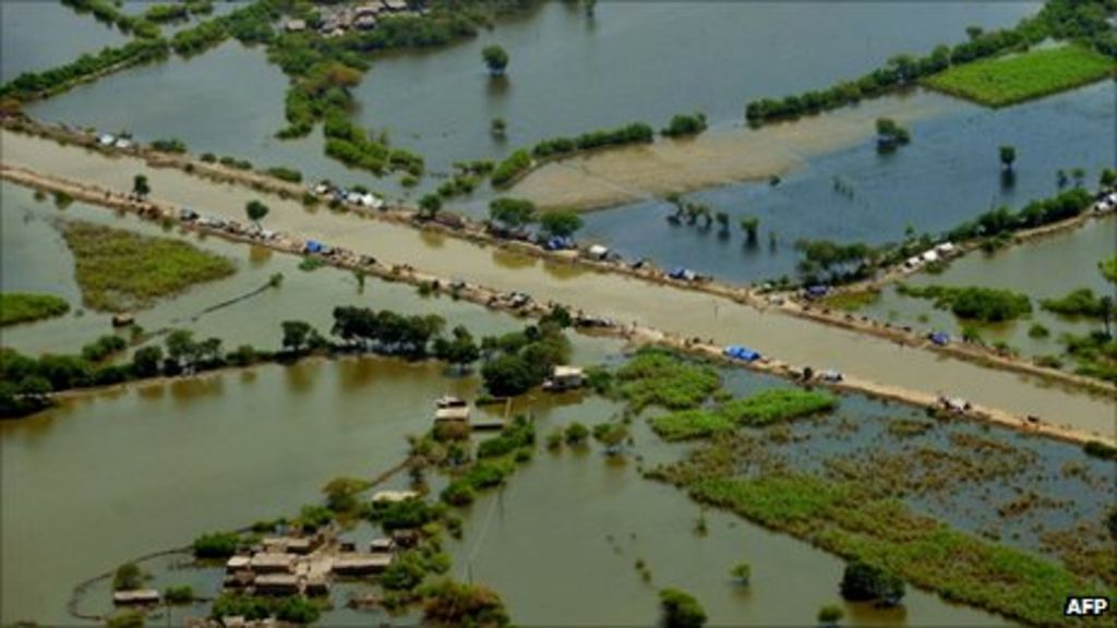 diy-flood-relief-in-pakistan-bbc-news