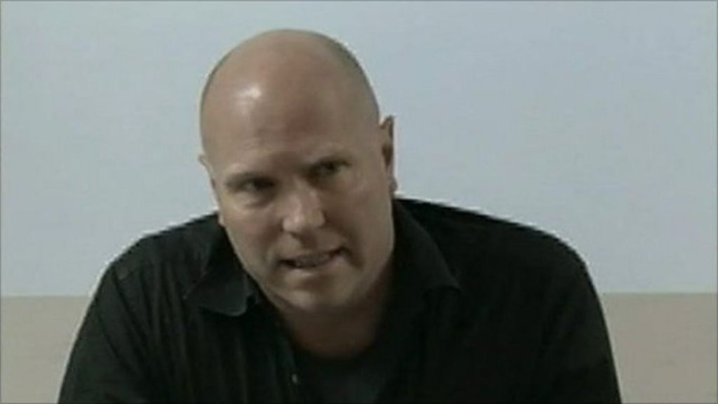 Shark attack victim 'lucky to be alive' BBC News(02)