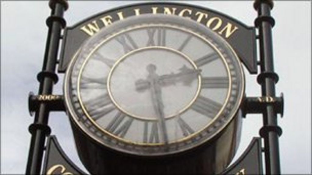 Wellington Millennium Clock unveiled after campaign BBC News