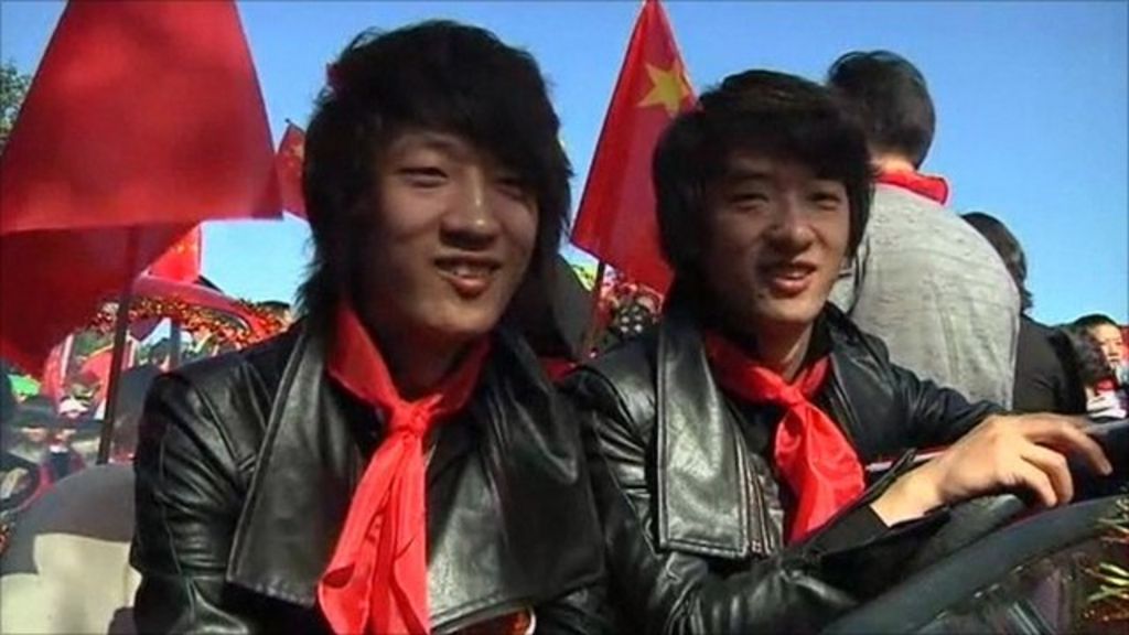 Beijing hosts annual festival for Chinese twins - BBC News