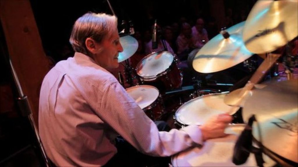 The Band's Levon Helm dies at 71 BBC News