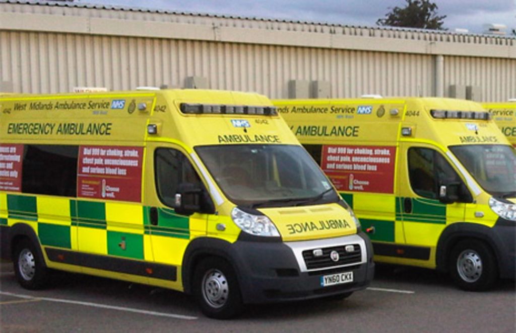 Ambulance call-outs on increase in West Midlands - BBC News