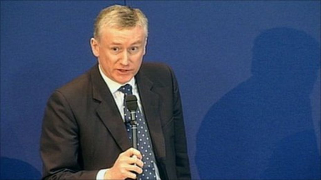 Fred Goodwin says sorry after RBS collapse BBC News